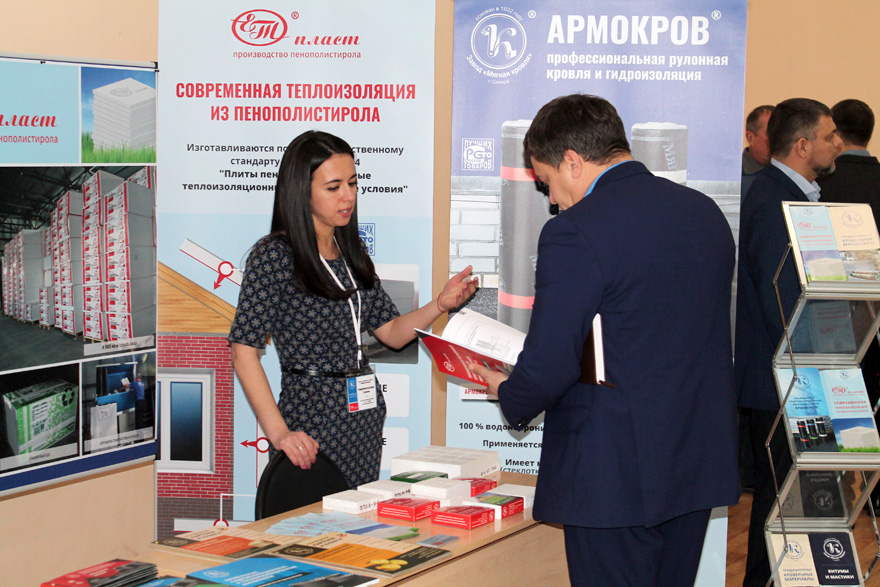 Глава региона Дмитрий Азаров провел совещание с производителями стройматериалов Самарской области