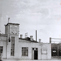 Проходная завода в 1957 году